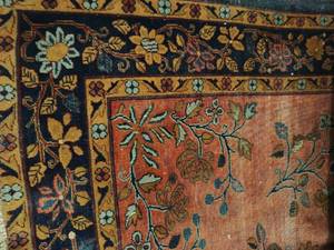 lot 16 image: Vintage Rug