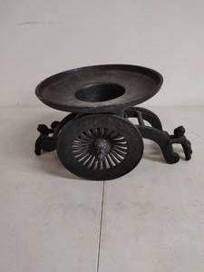 lot 18 image: Cast Iron Dcor