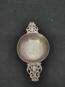 lot 29 image: Scottish Quaich Pewter Drinking Cup