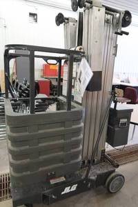 JLG AM 24 VERTICAL MAST LIFT