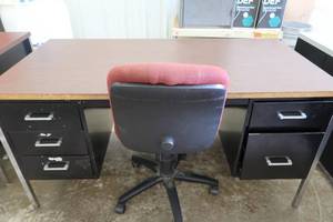 6 DRAWER METAL DESK AND CHAIR.