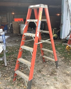 Fiberglass Step Ladder