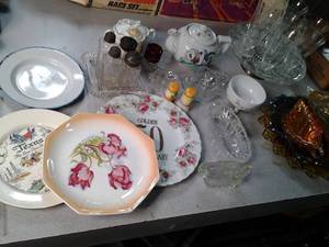 lot 147 image: Large Glassware lot including salt ...