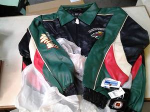 lot 197 image: Minnesota Wild Hockey Mens size L ...