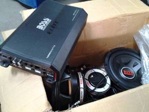 lot 198 image: Boss Audio Systems Elite 3-800W Spe...