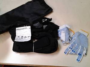 lot 208 image: Set of moving straps and gloves to ...