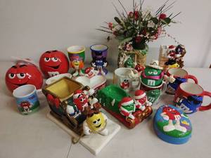 lot 13 image: M&Ms Ceramics