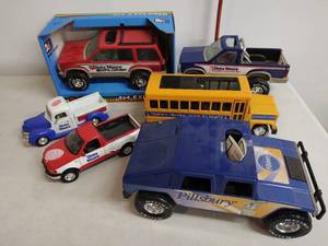 lot 19 image: Six Promotional Toy Cars