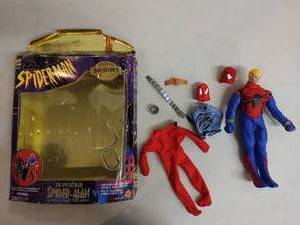 lot 30 image: Spider-Man 12 Collector Hero