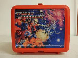 lot 34 image: 1984 The Transformers Lunchbox