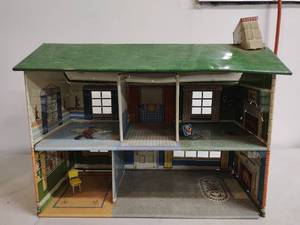 lot 39 image: Vintage Metal Play House