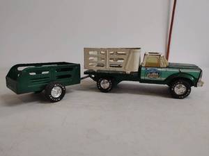 lot 45 image: Green Metal Nylint Truck and Trailer