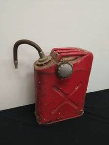 lot 70 image: Old Gas Can