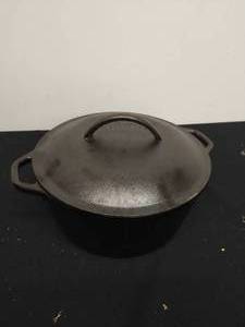 lot 90 image: Lodge Cast Iron Pot with Lid