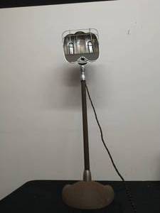lot 149 image: Irradiation Lamp