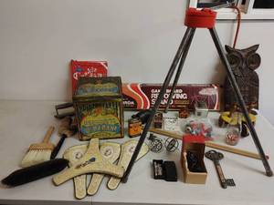 lot 63 image: Collection of Vintage Items