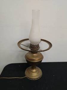 lot 170 image: Vintage Table Lamp