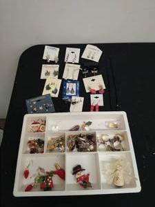 lot 173 image: Collection of Fashion Jewelry