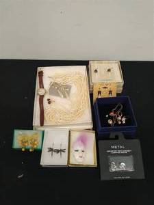 lot 176 image: Collection of Costume Jewelry