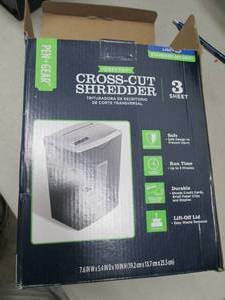 Desktop paper shredder, 3 sheet, po...