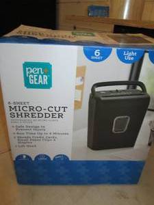 Micro cut shredder, 6 sheet, powers...