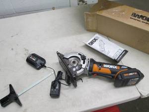 work worx saw 20v powers on ...