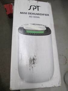 spt mini dehumidifier powers on ...