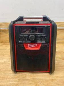MILWAUKEE M18 Lithium-Ion Cordless Jobsite RadioCharger