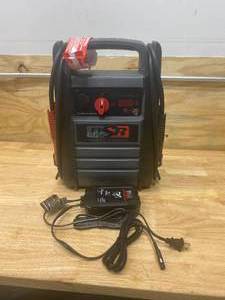 SCHUMACHER ProSeries 12V 2200 Peak Amp Jump Starter with USB and DC Power