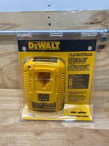 DEWALT DC9319 Heavy-Duty 7.2-To-18 Volt 1 Hour Vehicle Charger