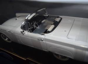 lot 804 image: 1957 Thurnderbird Die Cast Model Car - White
