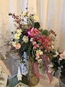 lot 14 image: Bird Houses & Florals
