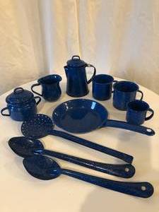 lot 16 image: Camping Cooking Set