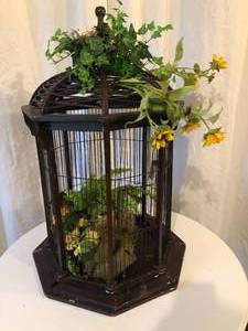 lot 15 image: Vintage Wood  Metal Bird House