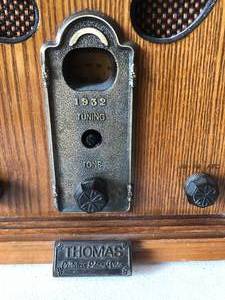 lot 27 image: Thomas Radio #2809