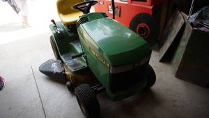 John Deere  LX172 Riding Lawn Mower---NEW BELT-BATTERY & BLADES