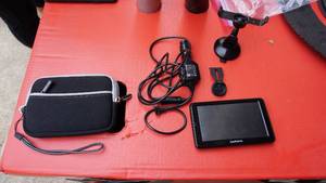 Garmin Bluetooth GPS That Plugs Into Car Plug-In & Case