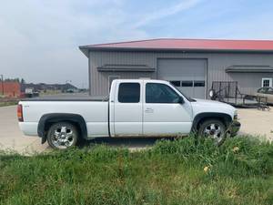 2000 Chevy Silverado 4x4 Truck (moving sale)