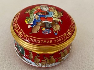 lot 48 image: Halcyon Days Enamel Trinket Box Christmas 2002