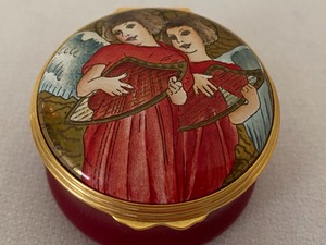 lot 43 image: Halcyon Days Enamel Trinket Box Christmas 2003
