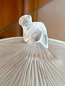 lot 40 image: Lalique Society of America 1989 Covered Dish Ballerina Figurine