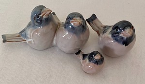 lot 41 image: Three Bird Figurines Dissing Keramik