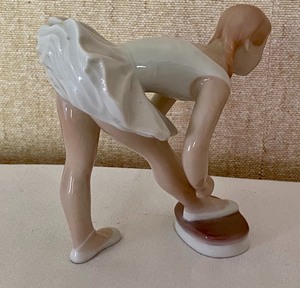 lot 18 image: Bing & Grndahl Figure Skating  Figurine