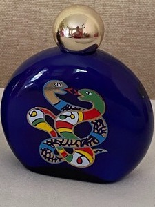 lot 15 image: (2) Niki de Saint Phalle Cobalt Blue Bottles with Colorful Snake Figurine