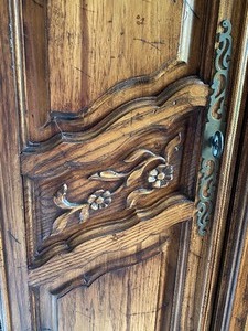 lot 12 image: Vintage Bedroom Armoire Cabinet