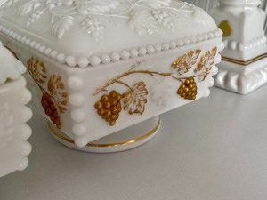 lot 24 image: Vintage Milk Glass including West Moreland