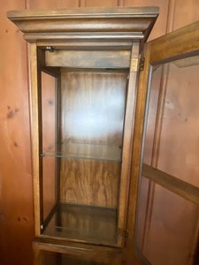 lot 33 image: Petite Lighted Display Cabinet