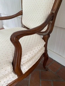 lot 8 image: Vintage Upholstered Wood Frame Chair