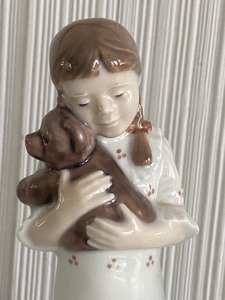 lot 27 image: Bing & Grndahl Figurines