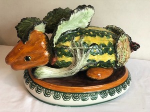 lot 68 image: Amazing Soup Tureen and Elephant Figurine Mugs